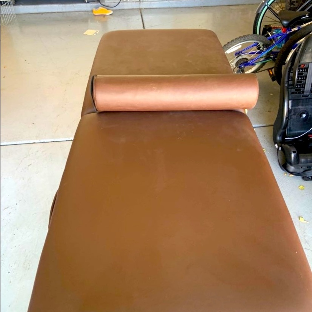 Massage Table - Picture 3 of 8